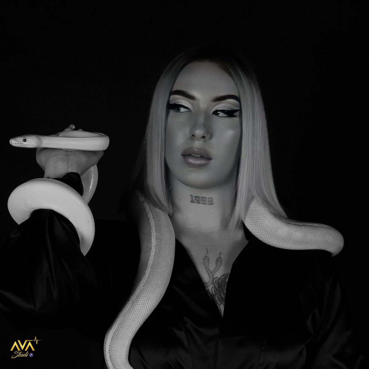 AVAStudio93's tweet photo. 📸 Shooting de @mlnkmps (kelinamara_) 🐍
🎬 By franck_photographe_94

📱N’hésitez pas à nous contacter en cas de besoin.
https://t.co/Ezcpljk8Wm

#Musique #Photo #Paris #Romainville #StudioPhoto  #AVAStudioParis #makeup #serpent #ShootingPhoto #Shooting #tatoo https://t.co/pD6SXgJ0aj