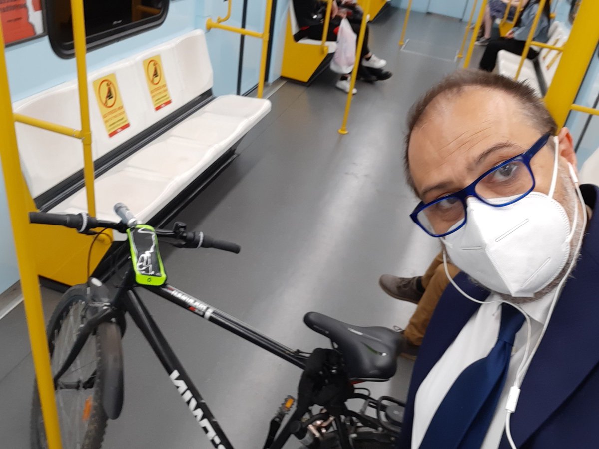 MarcoGranelliMI's tweet photo. #StradaXStrada con il @PdMilano nei quartieri #Affori e #Bovisaca #metro e #bici per muovermi velocemente #Milano avrà entro il 2030 68 km in più di metrotramvie. E le bici con 67 km di ciclabili realizzate in meno di un anno e più di 15mila bici di #sharing. https://t.co/qA8aCJMkvO