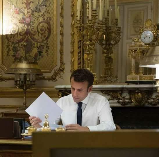 CelluleL's tweet photo. Avec @EmmanuelMacron🇫🇷, j'en suis conscient et confiant que si nous donnons le meilleur de nous-mêmes, si nous restons mobilisés, dans l'abnégation, nous allons changer le cours de l'histoire de notre pays et au-delà.
N'en déplaise à nos détracteurs🙄 https://t.co/u9EO9Yb2CT