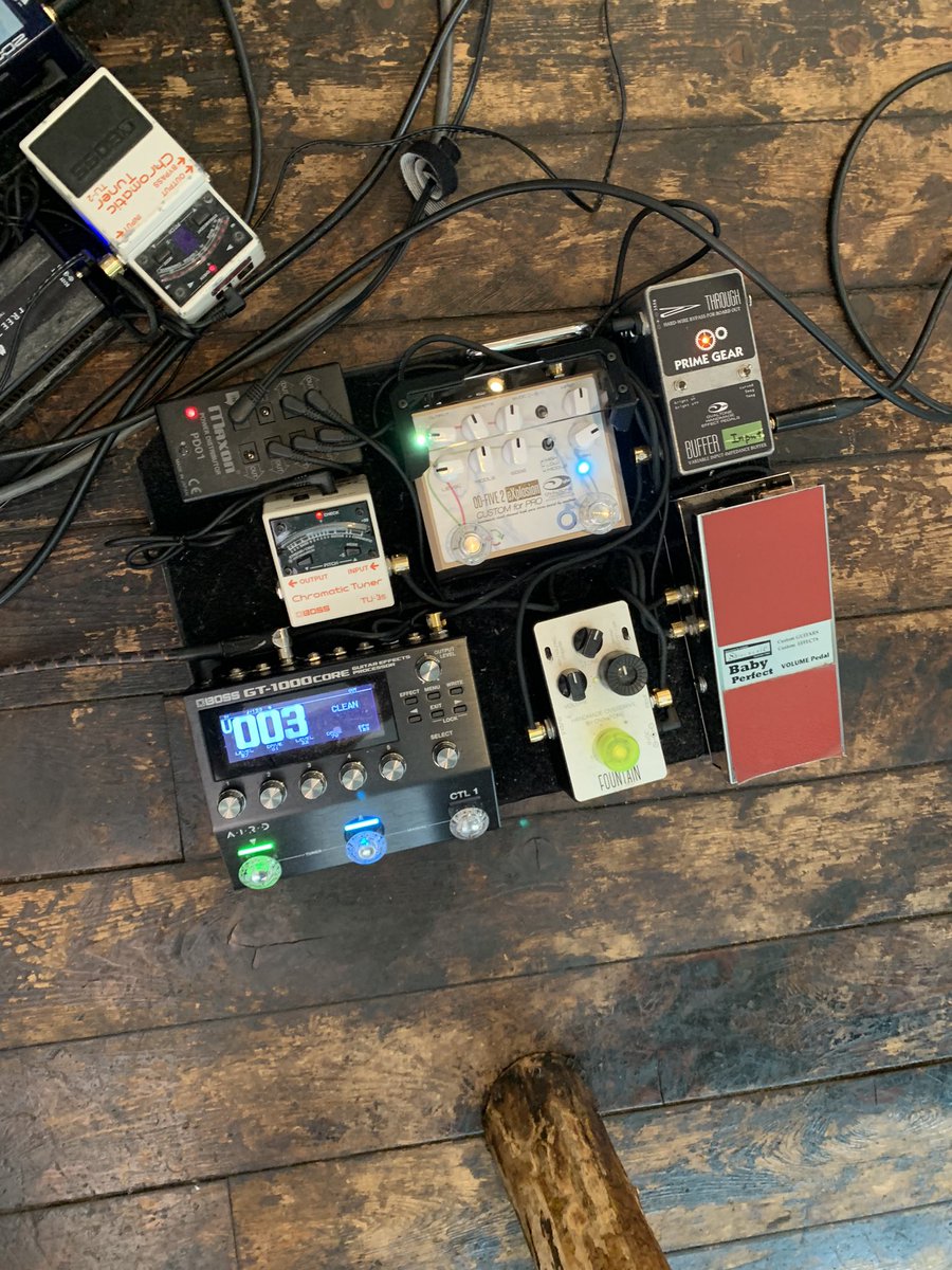 tadaoEZ8's tweet photo. 今日は佐々木先生にお会いして
修行して来ました
早く先生のオリジナルペダルが欲しいと
心の底から思いました🙇♂️
のと
OVALTONEのニュープリアンプ最高!
#OVALTONE
#ODfive
#BOSS https://t.co/iEfUm7sGwD