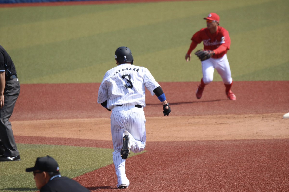 はし على تويتر マリン カクさん盗塁しないかなあって構えてたら ほんとに盗塁した 笑 びっくりしてシャッター押し始めたらもう中間だった 角中勝也