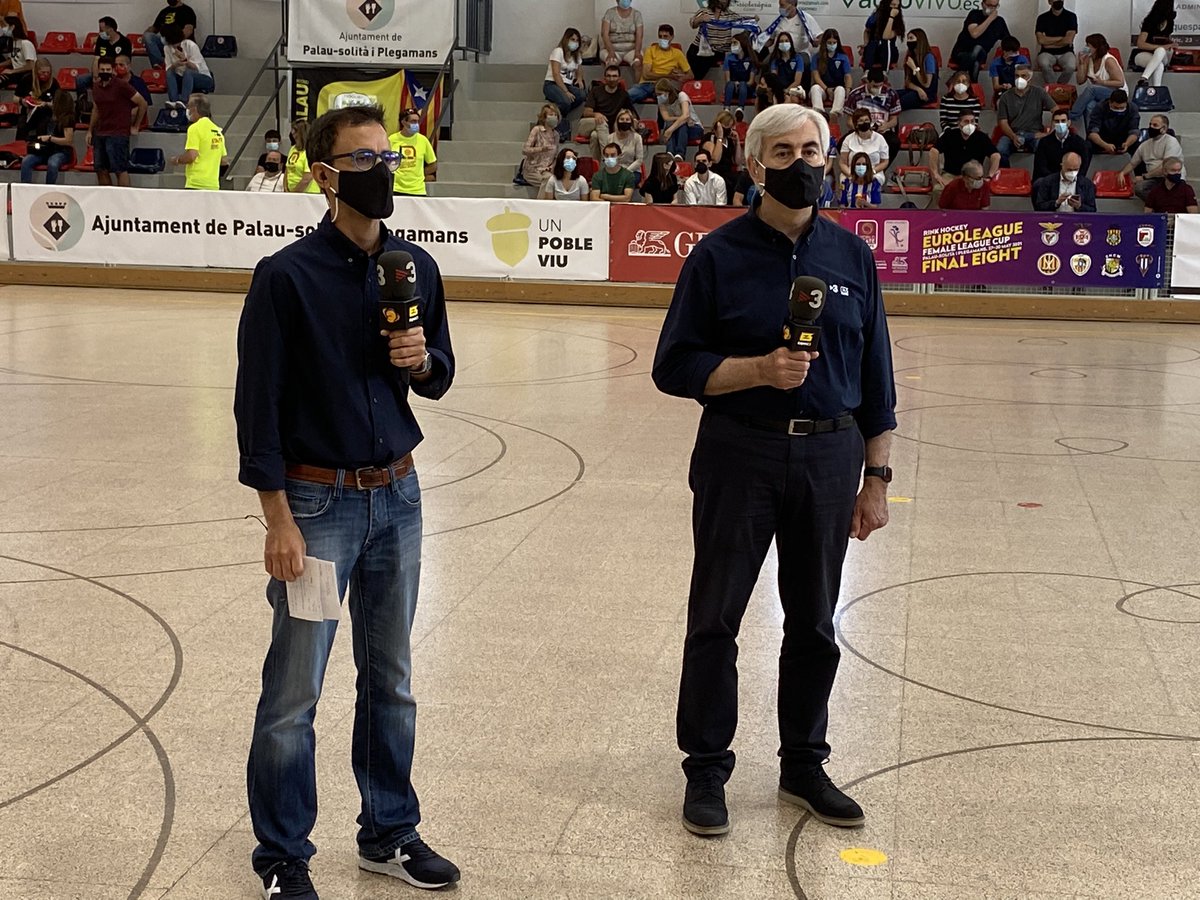 DRACBS's tweet photo. Final de la Euroleague Female League Cup de hoquei patines. En Palau Solita Plegamans el #CPVoltrega contra #CPPalau. En directo por @esport3 #UM02HD #dracbs #hoqueipatins #hoqueifemeni https://t.co/qXLsFiRLYY
