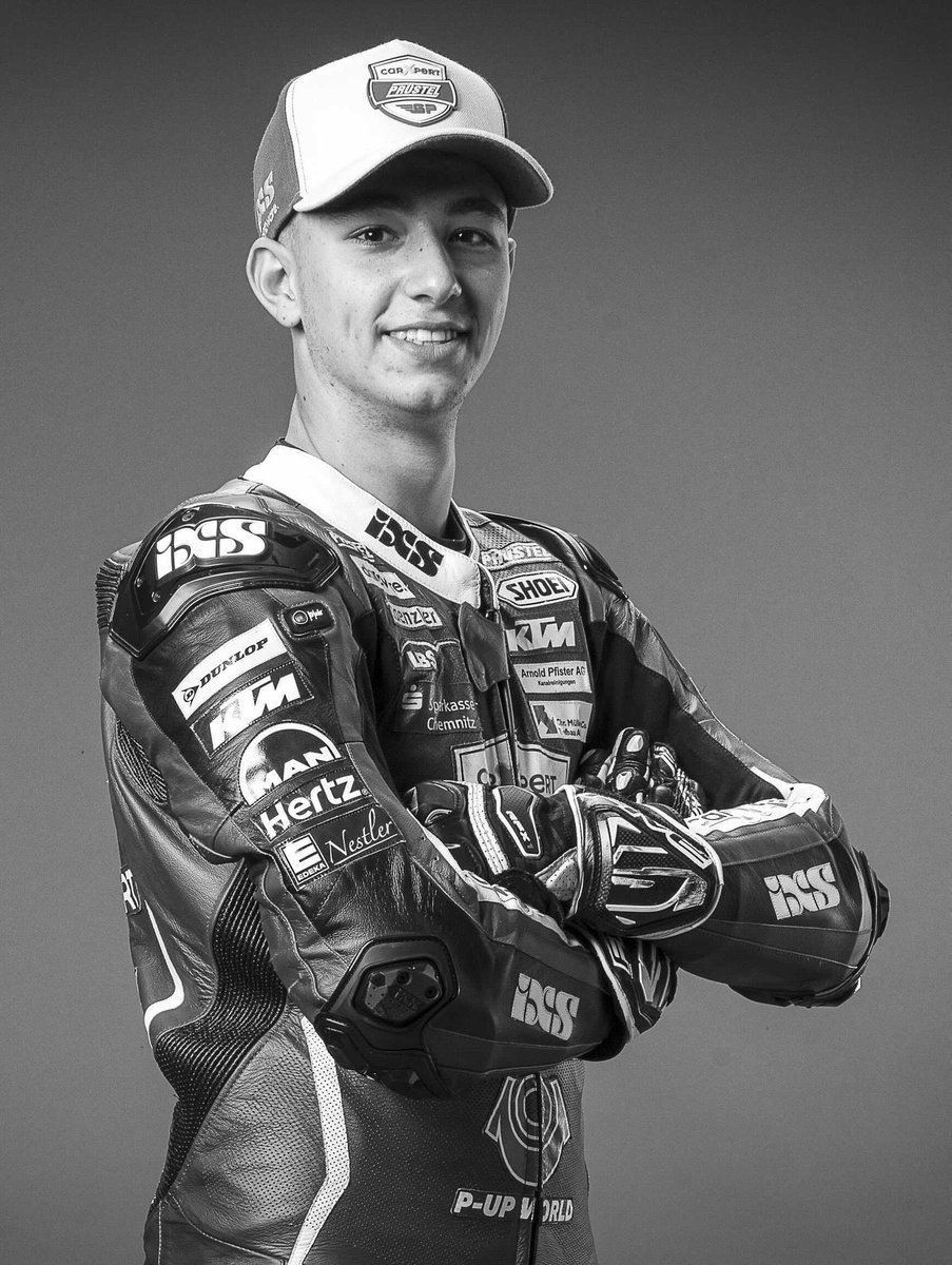 elchiringuitotv's tweet photo. 🖤Fallece Jason Dupasquier,
piloto de Moto3, tras su accidente de ayer en Mugello. DEP. https://t.co/h6y0DCpO5m