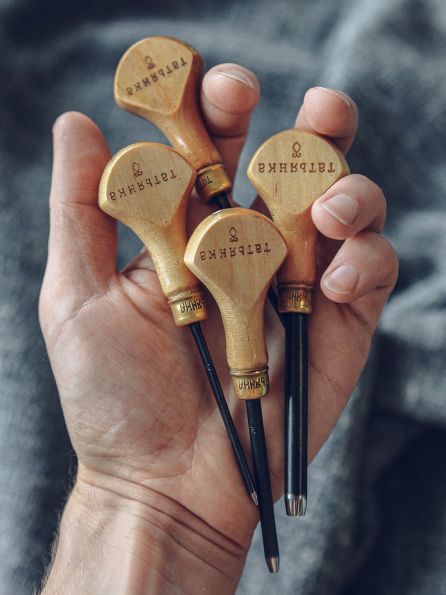 pisarovsky's tweet photo. My tools are chisels from the Russian brand Tatyanka. One corner and three semicircular chisels. Love them!
#artstagram #handcraft #linoprint #reliefprint #linocutprint #linocut #printmaker #artisttools #mygadgets #carvingartist #carvingart #tools #mytools #burin #tatianka https://t.co/E8gp24owt6