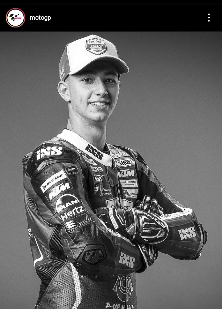 sporttiaphari's tweet photo. [BREAKING NEWS]

Pembalap Moto3, Jason Dupasquier, dinyatakan tewas akibat kecelakaan pada sesi kualifikasi GP Italia, Sabtu (29/05) kemarin. Rest in Peace, Jason! 🥀

#MotoGP #RIP #JasonDupasquier https://t.co/jySYyG9cpb