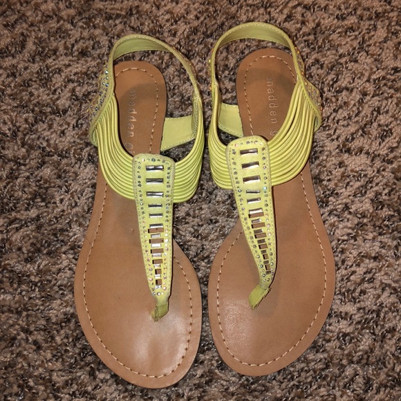 jess_0827's tweet photo. So good I had to share! Check out all the items I'm loving on @Poshmarkapp #poshmark #fashion #style #shopmycloset #stevemadden #macys #coach: https://t.co/UH1L1FKaVv https://t.co/22DSYKL2mu
