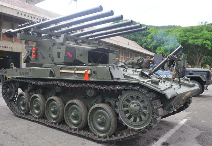 (Imágenes) Venezuela moderniza y transforma los viejos tanques AMX-13 en una nueva y poderosa máquina multicañón E2oRfrdVcAMl_n8?format=jpg&name=small