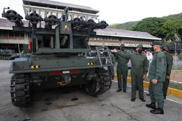 (Imágenes) Venezuela moderniza y transforma los viejos tanques AMX-13 en una nueva y poderosa máquina multicañón E2oRjMNVoAMKrV_?format=jpg&name=360x360