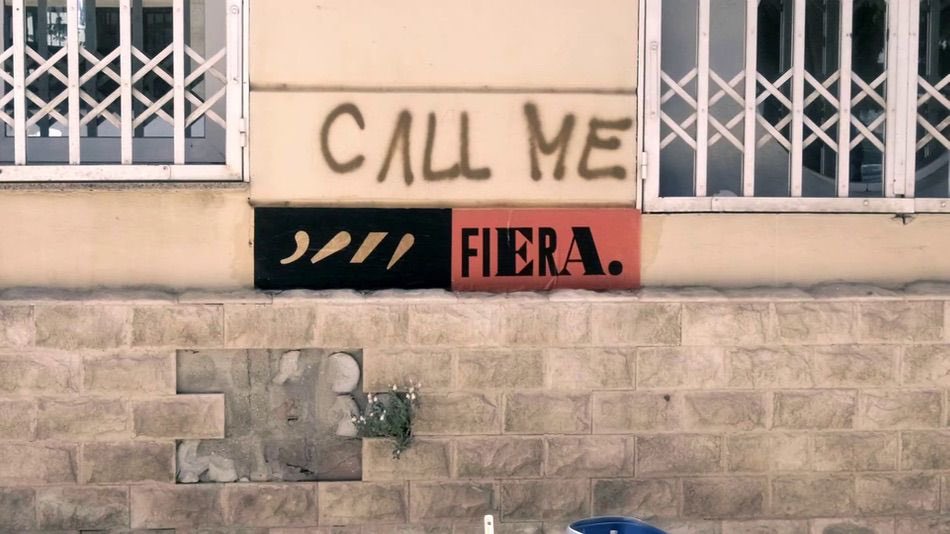 Cruzcampo interviene pintadas de odio y las cambia por palabras «con mucho acento»

El resultado es un contenido que invita a reflexionar sobre cómo usamos el lenguaje, los mensajes de odio y el poder del acento para celebrar la diversidad que hay en nuestra sociedad.
