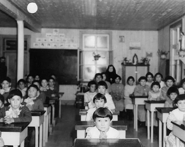 AndreaPLFN's tweet photo. Tomorrow: Monday May 31

We ask everyone to lower their flags to honour and remember the 215 little children whose remains were found at a Residential School in BC. 

Two hundred and fifteen of our children 🥺 https://t.co/JN2UZc7X7L