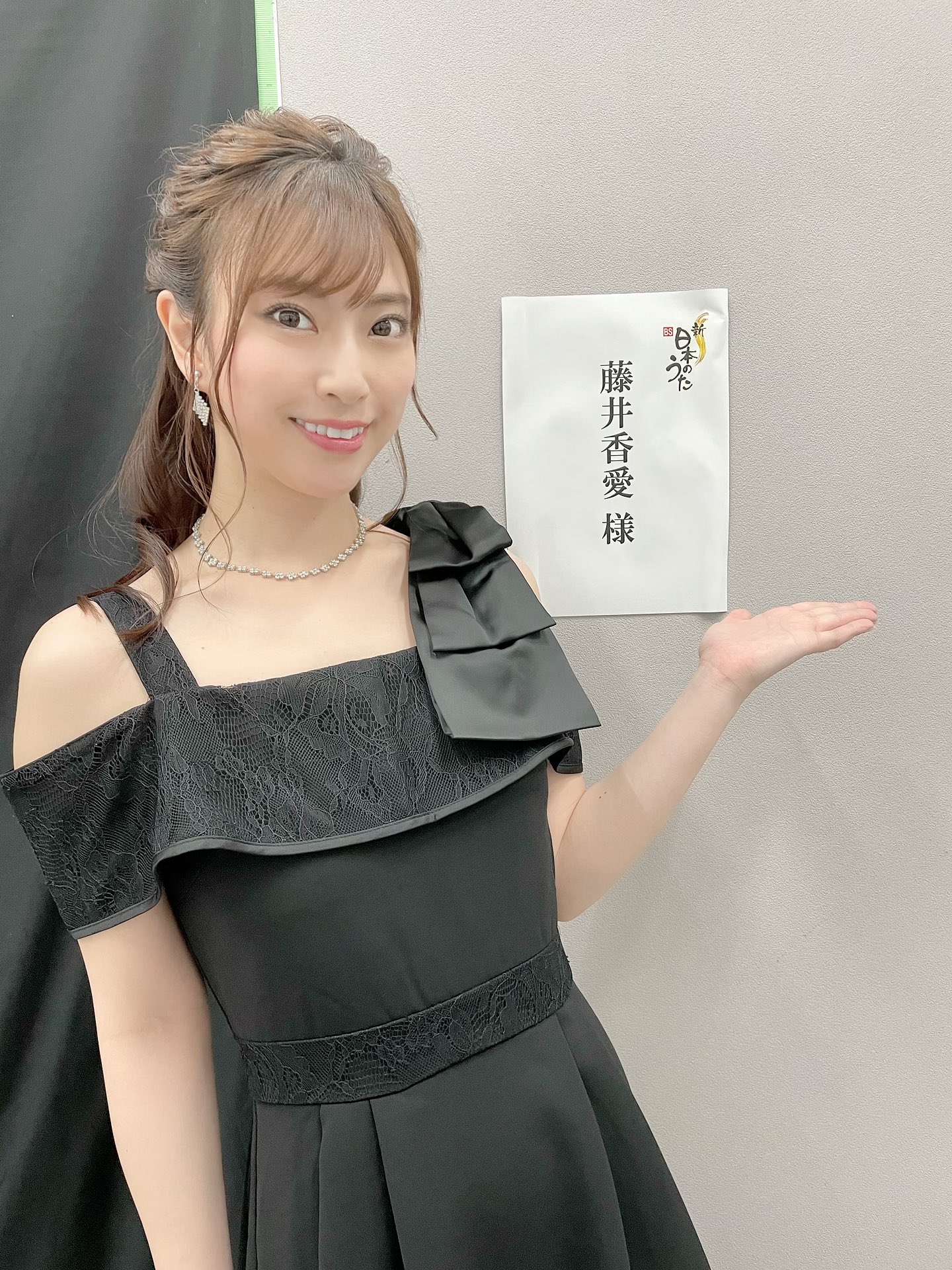 تويتر 藤井香愛 一夜桃色 発売中 على تويتر Bsプレミアム 新 Bs日本のうた 始まりました まずはこちらの衣装のオープニングから 一緒に観ましょう 藤井香愛 新bs日本のうた T Co 5bipt75t05