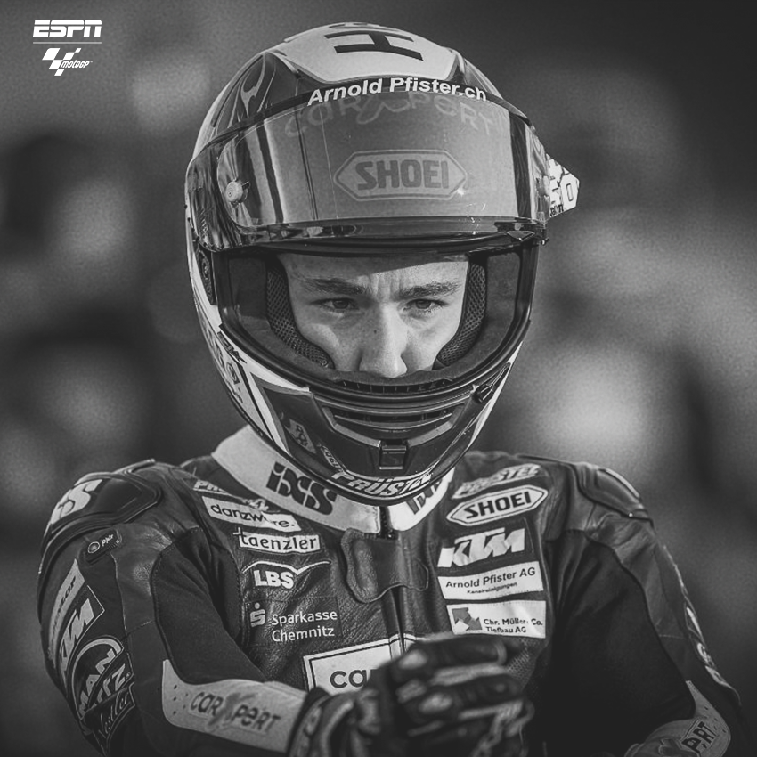 MotoGP_ESPN's tweet photo. #MotoGPxESPN Con una gran tristeza informamos el fallecimiento de Jason #Dupasquier. El piloto suizo había sufrido un accidente en la Q2 de #Moto3 e inmediatamente fue llevado al hospital Careggi en #Florencia donde lamentablemente terminó sucumbiendo a sus lesiones. https://t.co/mFTSJJzAwF