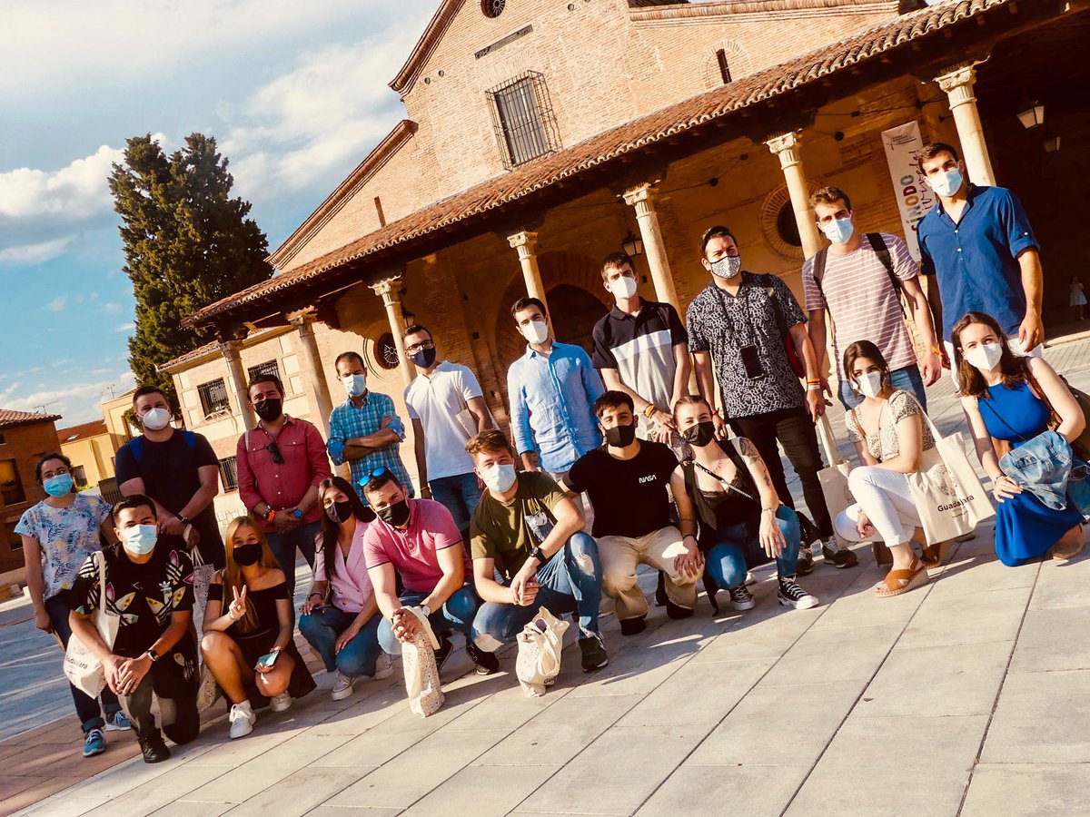 JcsCLM's tweet photo. 😊Ayer @jovenesCs visitaron Guadalajara.

🏛Hicimos una ruta por los monumentos más destacados de la ciudad y para finalizar la tarde, estuvimos en un ciclo de conciertos por las plazas del Casco Histórico de Guadalajara.🎤

¡Muchas gracias a todos!🍊 https://t.co/eU79eXTho2