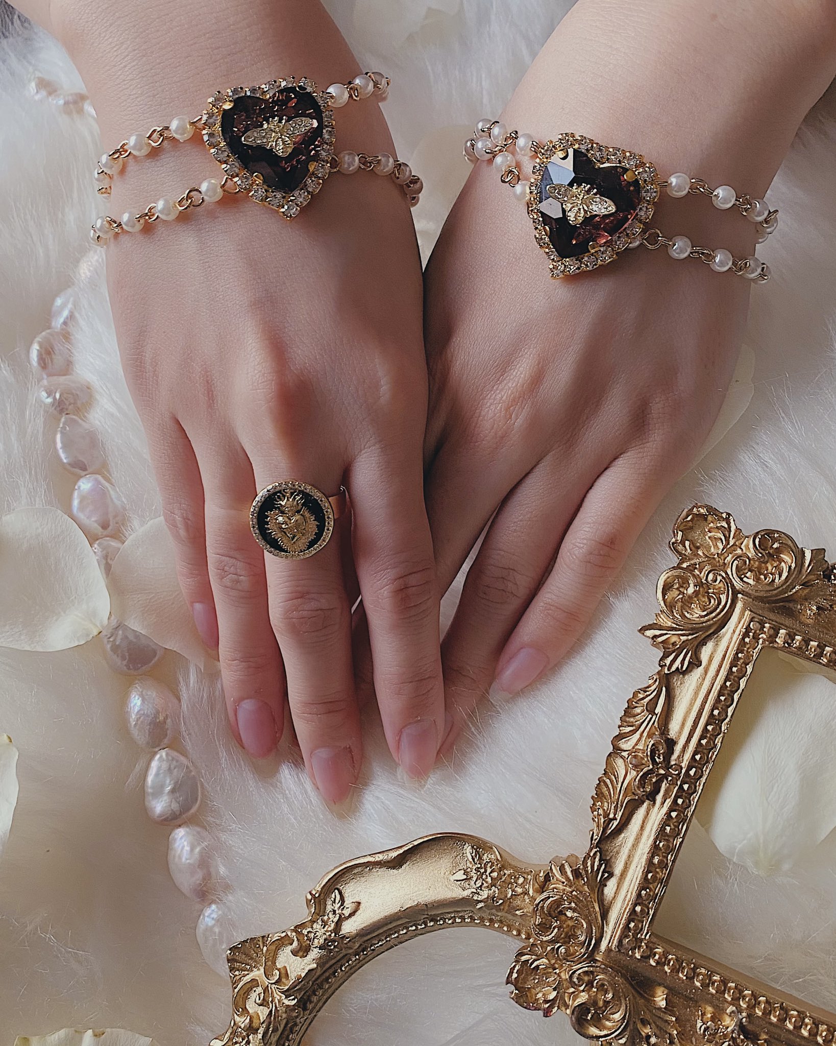 Cruellasex Pa Twitter 両手につけるタイプのブレスレット シンプルなお洋服でもグッと上品になります ブラウンみのある深いパープルでクラシカルにつけてもらうことができます T Co R5p4doc2eu Twitter Cruellasex Pa Twitter 両手につけるタイプのブレスレット シンプルなお洋服でもグッと上品になります ブラウンみのある深いパープルでクラシカルにつけてもらうことができます T Co R5p4doc2eu Twitter