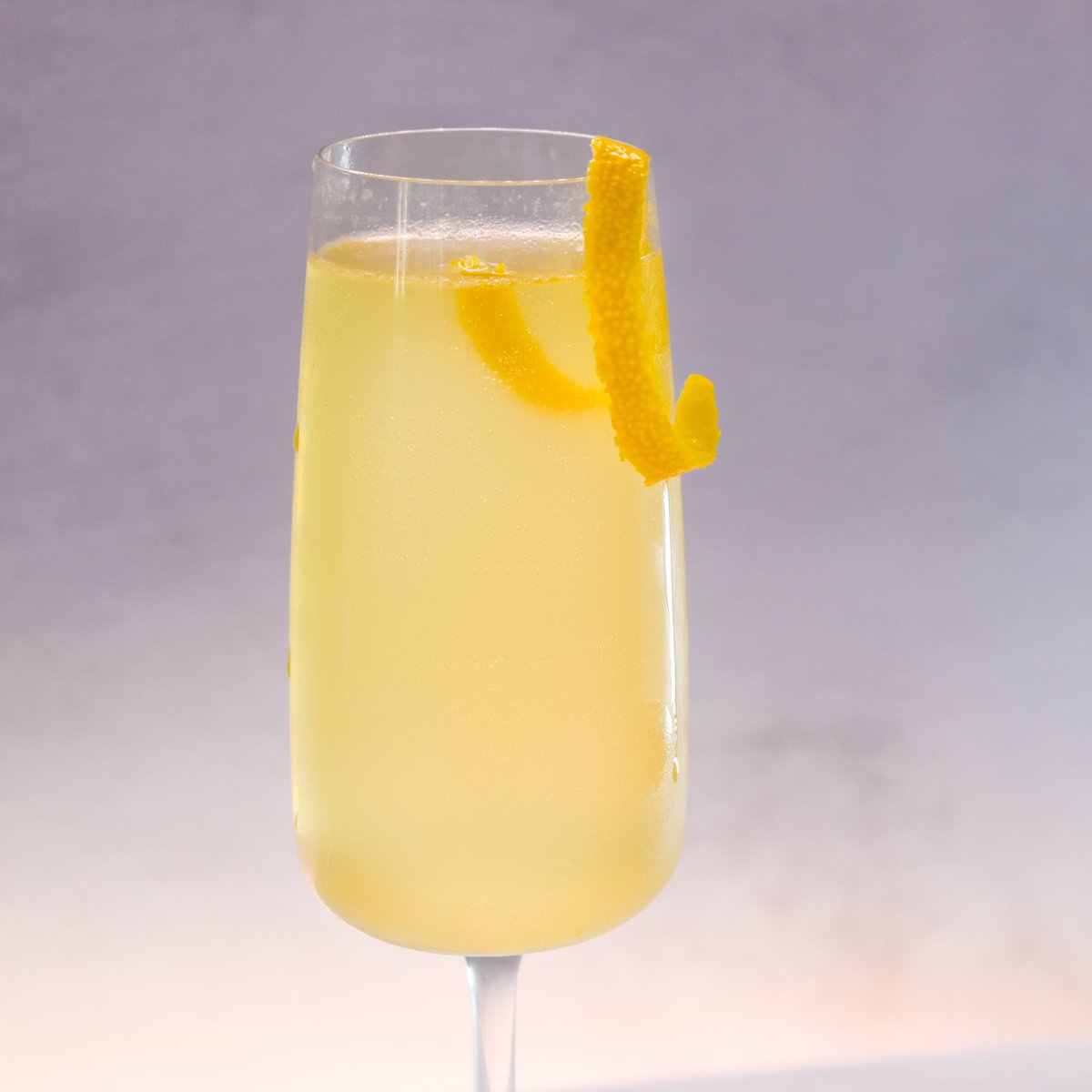 Here's wishing all our friends in the hospitality world a wonderfully busy bank holiday. Eat, drink and be merry everyone! Cheers and chin chin.

#ealingdistillery #ealinggin #french75 #bankholiday