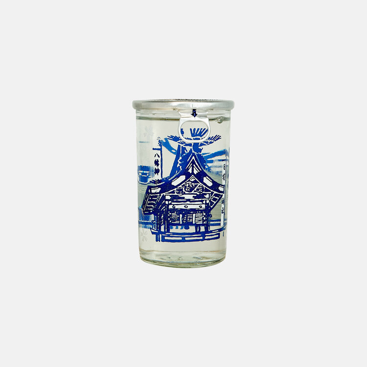 When the sun is shining ☀️🌞 Sakura Komachi Futsu is perfect for picnics, just peel back the lid on the beautiful collectors glass cup. From the Wantanbe Brewery in Gifu, Japan 🍶 and available via <a href="/sparrows_mcr/">The Spärrows</a> shop > thesparrows.me/shop-drinks/sa…