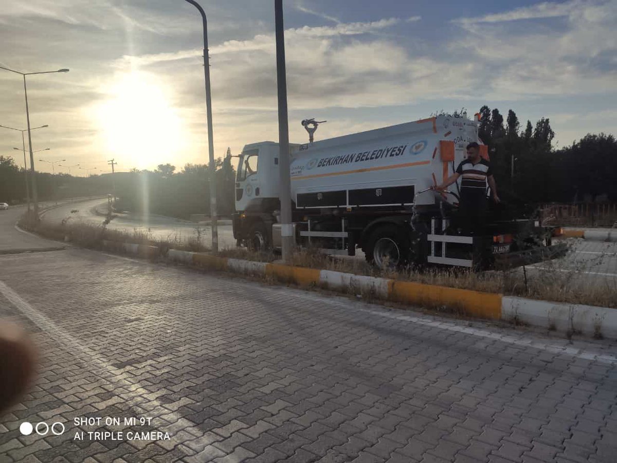 BekirhanBeldesi's tweet photo. Bekirhan Beldemizde Belediyemiz Tarafından Yol Kenarına Dikilen Fidanlar Arazöz Aracı İle Sulandı. https://t.co/asT2Z6KFTy