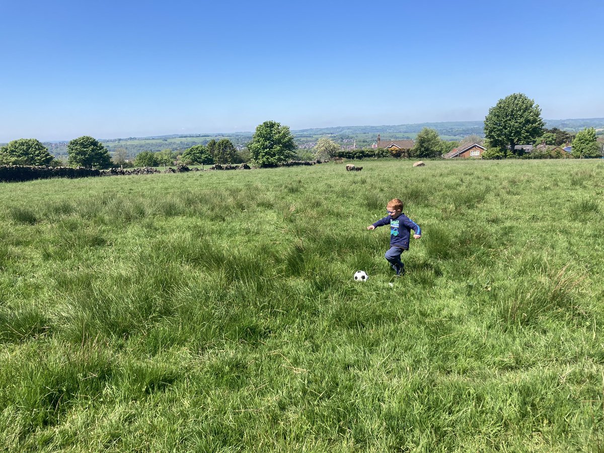 bernardsfarmuk's tweet photo. Sheepy Sunday afternoons. That’s the last of the Cade lambs weaned & up to our rented land for the summer...
🐑🐑 🌞🧍♀️🐑 🐑👬🐑👬🐑🌞
#farmingfamily #sheepfarming #thegingershepherd #newentrantfarmers #flock #sheepysunday #farmkids #teamwork #firstgenerationfarmer #lambs https://t.co/kKyTsBGGvz