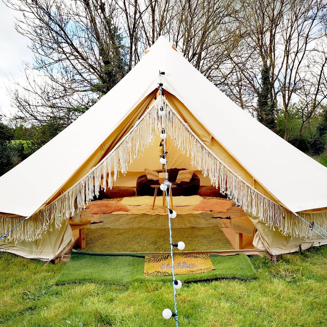 blossomandpreen's tweet photo. Taking the outdoor get-togethers to a whole new level 😍

For those of us who actually much prefer the back garden occasions to the beer gardens, this is surely a must for your next birthday or family meet-up ✨ who doesn't want a magical, bohemian bell tent! https://t.co/JqoYZU7TMk
