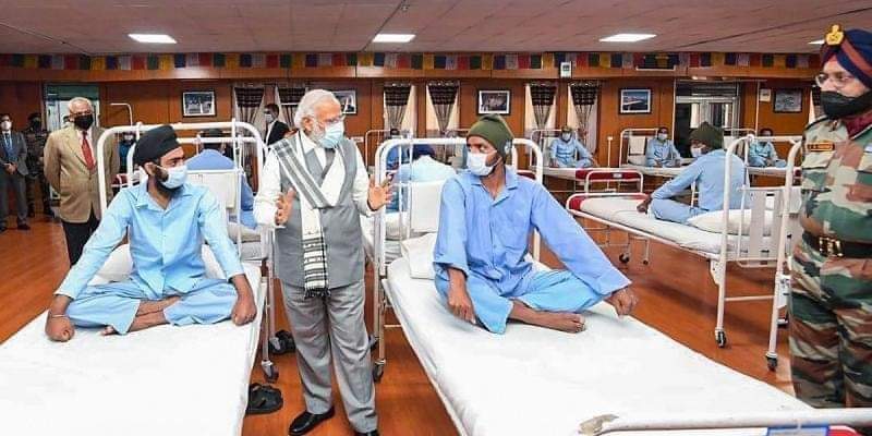 nilofer10's tweet photo. Atleast improve your acting skills🤦🏽‍♀️ how are all the patients sitting in the same position? Idhule go back stalin nu tweet panreenga mayire 
#westandwithstalin https://t.co/udwE5eI1kP