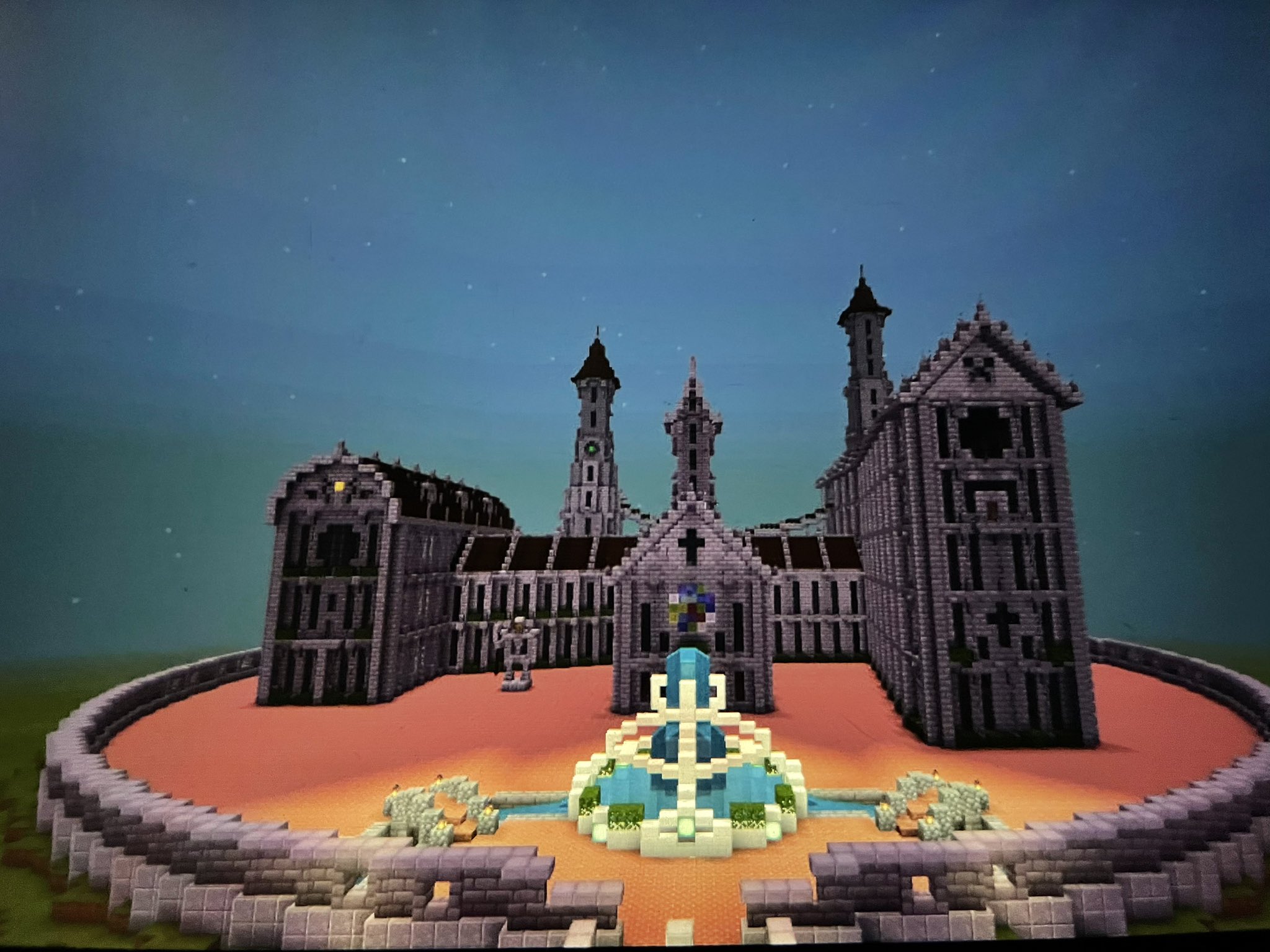 くろくろね マイクラで洋風の城を作りました 制作時間は5時間くらいです ちなみに内装はないそうです マイクラ Minecraft マイクラ建築 Minecraft建築コミュ マイクラ神建築 マイクラ洋風の城 マイクラハマった T Co 153nmgegdl