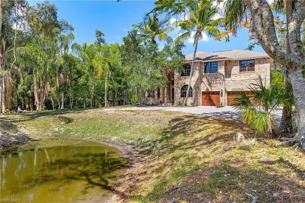 RoyalShellFL's tweet photo. This is the ultimate family home.

See it TODAY from 1-4!

https://t.co/jPMeyLsksn https://t.co/FjgM3ORwJJ