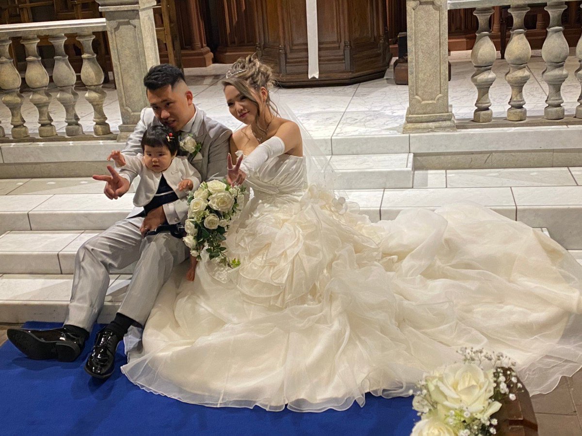 ボア 風一族 コロナ禍で泣く泣く結婚式を中止に 悔しいけどしようがないよね だから身内だけで写真だけの結婚式 里桜めっちゃくちゃ綺麗だね ちなみに4枚目の写真はツアーに応募したみたい 写真だけの結婚式 湘南乃風