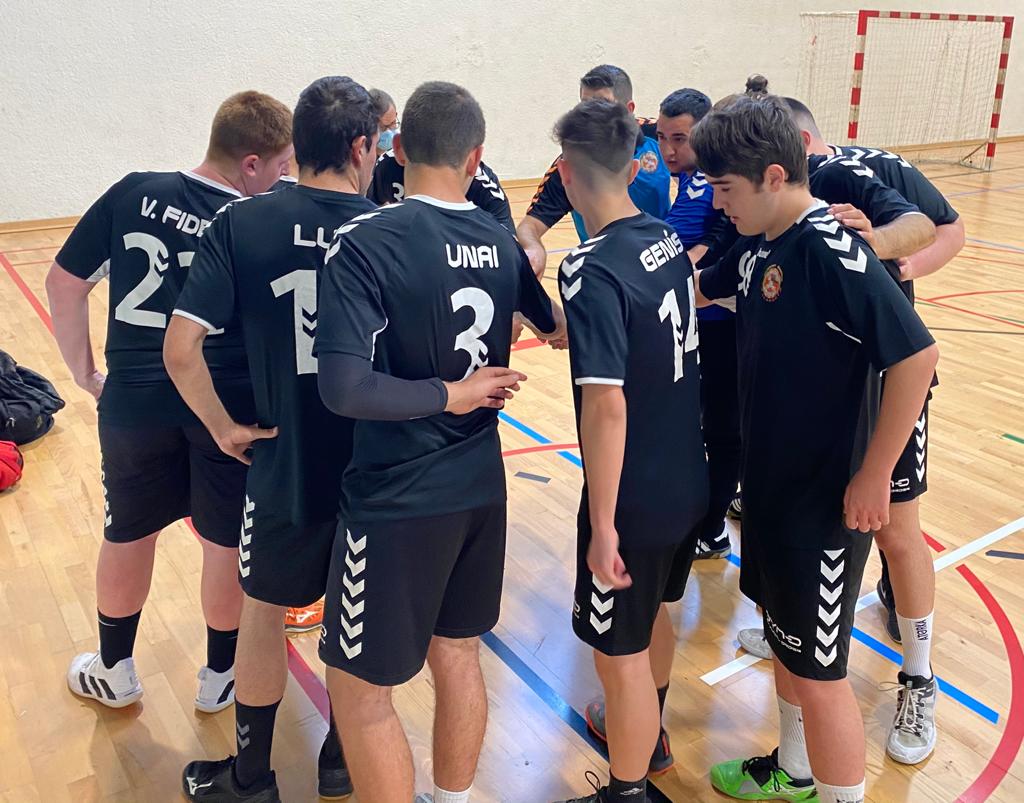 JHLlagosta's tweet photo. Sènior masculí perd 36 a 23 davant Salle Bonanova en el darrer partit de la temporada. Ara a pensar en la 2021-22. Ànims!!! #JHLL #orgullagostenc #nomésperdsquandeixesdelluitar https://t.co/FBybQM72JV