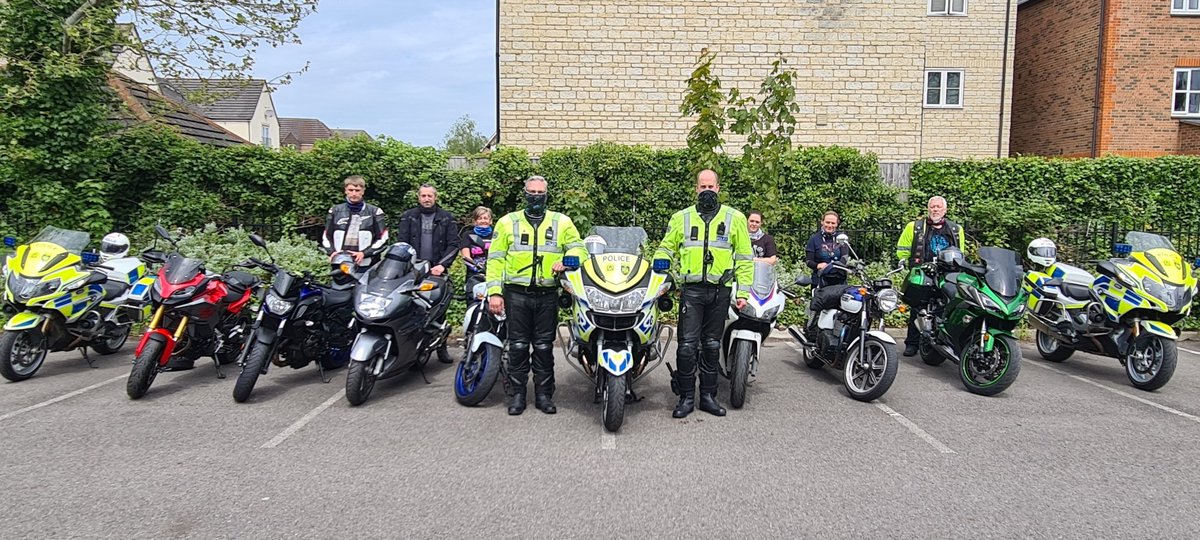 tvprp's tweet photo. Thames Valley Police out in numbers today delivering a bikesafe event with 7 keen riders. @BikeSafeUK #tvprp #thinkbike #P5240 https://t.co/qUURu51eS6