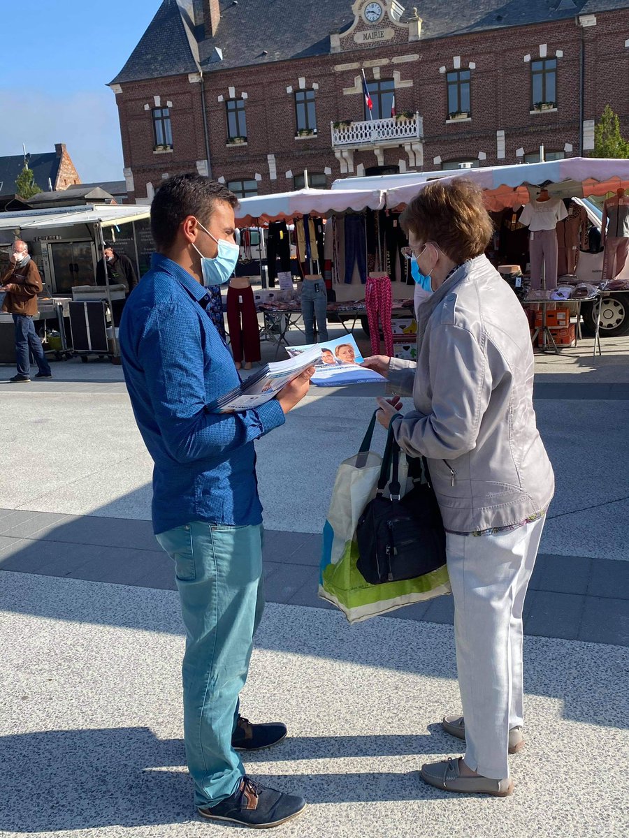PerrierAlexis_'s tweet photo. En ce beau dimanche de la fêtes mères 🌹🌺!
Nous sommes aller, ce matin sur le marché de Saint-Nicolas-d’Aliermont #SNA.

Dès le 20 juin🗳, VOTEZ pour vos candidats du @RNational_off pour donner une vraie alternative à la DROITE MACRONISÉS au sein du département de #SeineMaritime https://t.co/Y9lW7xmPMp