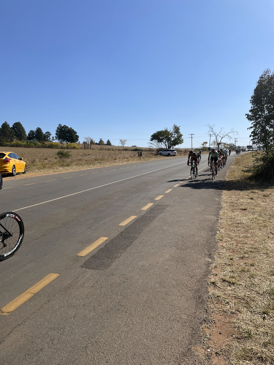 38kms done. Race is strung out as the riders pass Bidon for the second time. #gautengchamps #teg #cycling #cradle