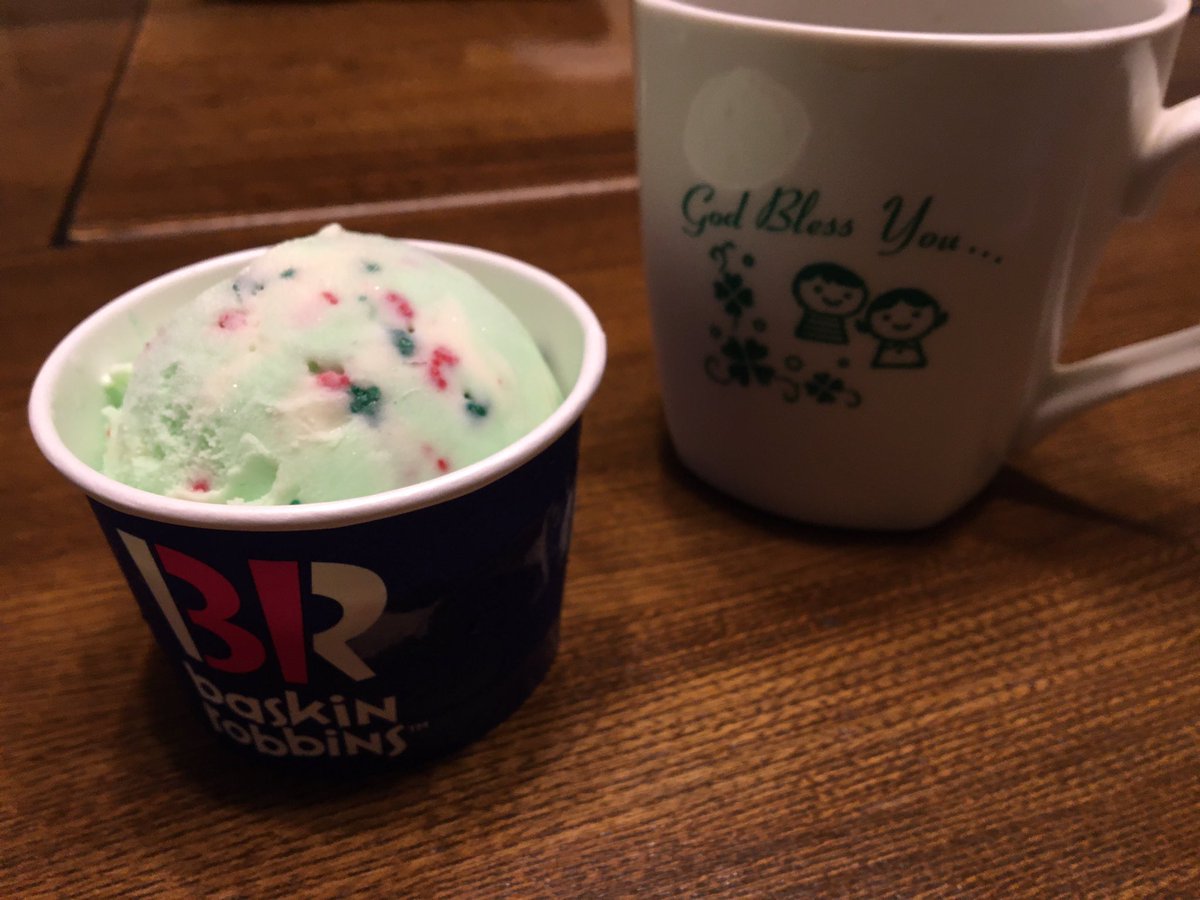 utako1989's tweet photo. 人生初のポッピングシャワー
ミントよりパチパチが目立つんですね！
#サーティワン　#ポッピングシャワー
#おうちじかん https://t.co/QJevkf9Z8D