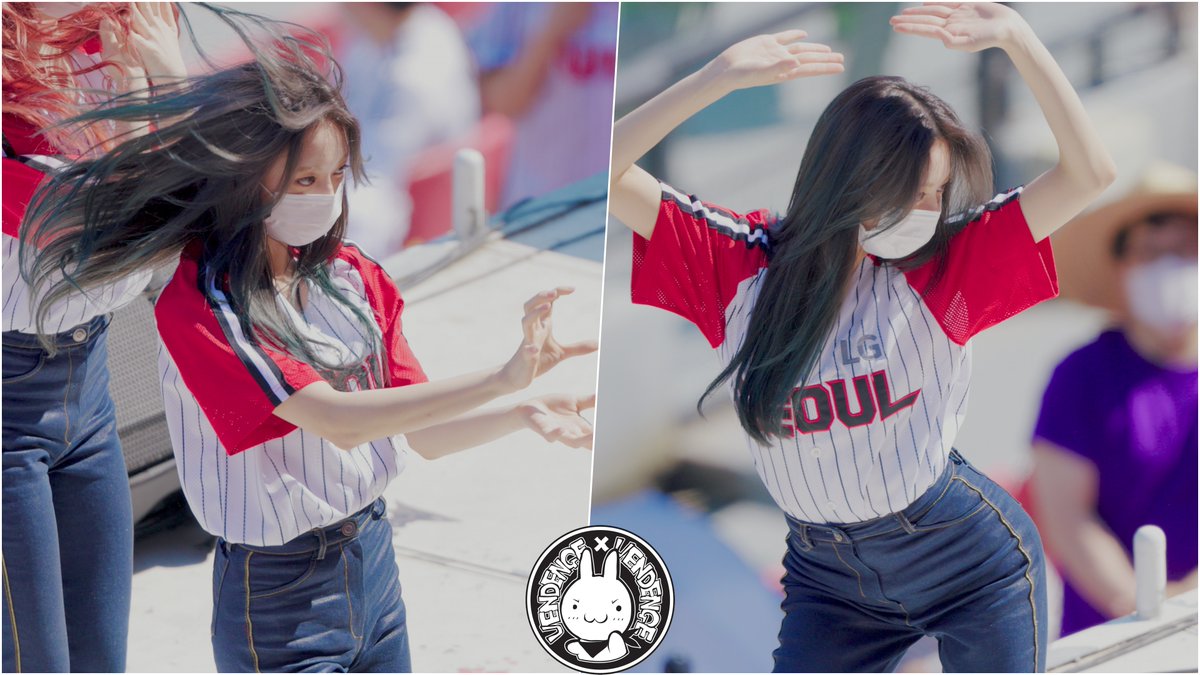 vendenge_idol's tweet photo. 210530 #있지 #유나 직캠 #달라달라 #마피아 #In_the_morning #ITZY(#YUNA) Fancam #엘지트윈스 By 벤뎅이

https://t.co/dRunrrlReJ - 가로캠

https://t.co/mWkWD0R0aT - 세로캠 https://t.co/y7xCYTHrMd
