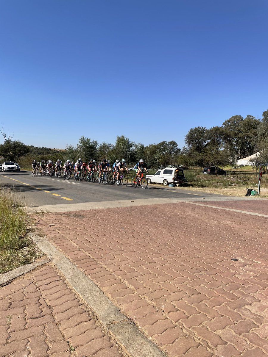 55kms 3 man break. 2 @ProTouchZA 1 <a href="/dns_sports/">Team ENZA</a> rider. +-60” gap. #gautengchamps #cycling #cradle #teg
