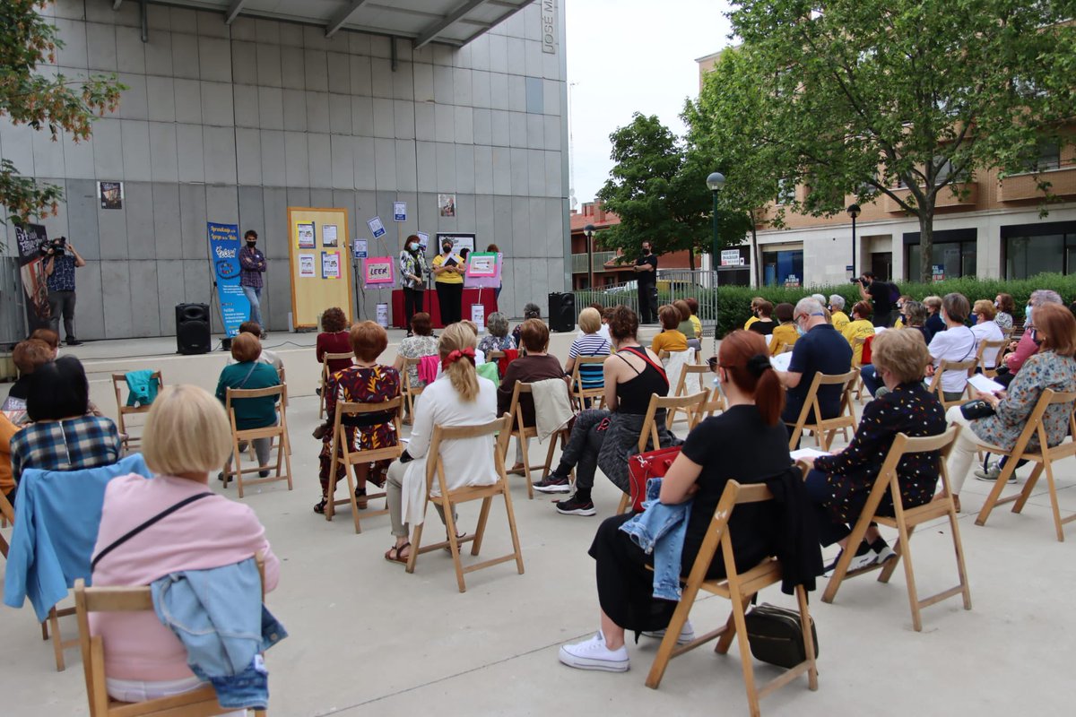 AyuntamientoVLL's tweet photo. #Cultura

📖 Celebramos #Leenlosbarrios, antesala de la @FerialibroVLL.

📚 Además, esta semana se presentó el programa de la 54 edición 🔗 https://t.co/f2g2rwi5Tc https://t.co/brVwnmkteA