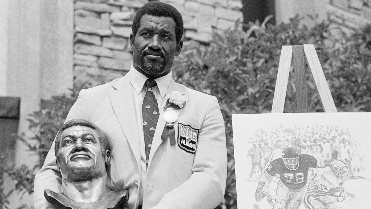 ProFootballHOF's tweet image. Bobby Bell was the first outside linebacker elected to the Pro Football Hall of Fame. His career is revisited in this week's Gold Jacket Spotlight.

Read: bit.ly/HOFGJSpotBell