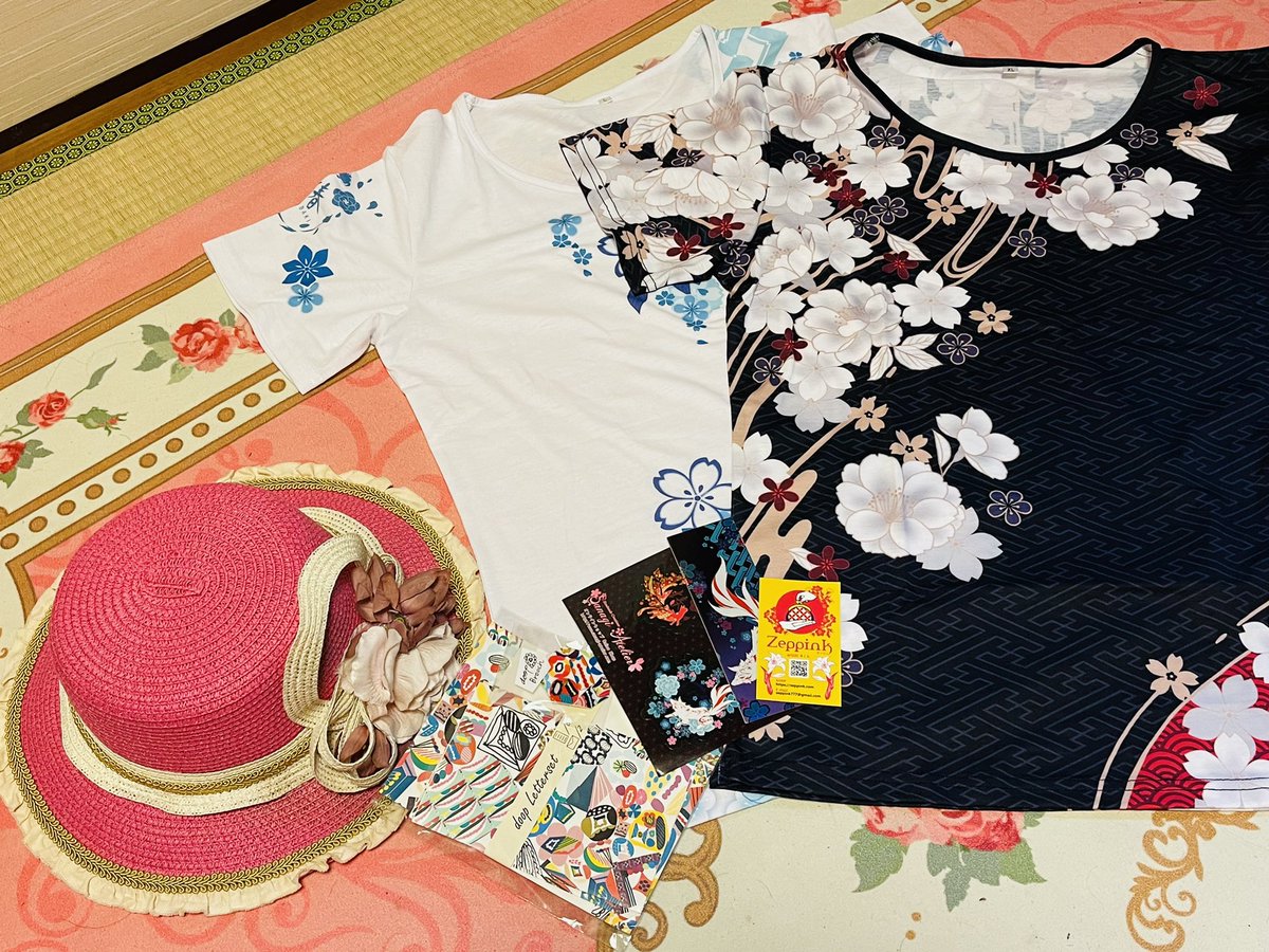 デザフェス の戦利品です!
jolijolieさんの可愛い帽子と@Lisapn2 
dooppaperaccessoryさんのセンスの良いレターセットとブローチと@doop52227 
SanagiAtelierさんの可愛い和柄Tシャツです!
好きなお店屋さんにまた再会できて
嬉しかったです! 