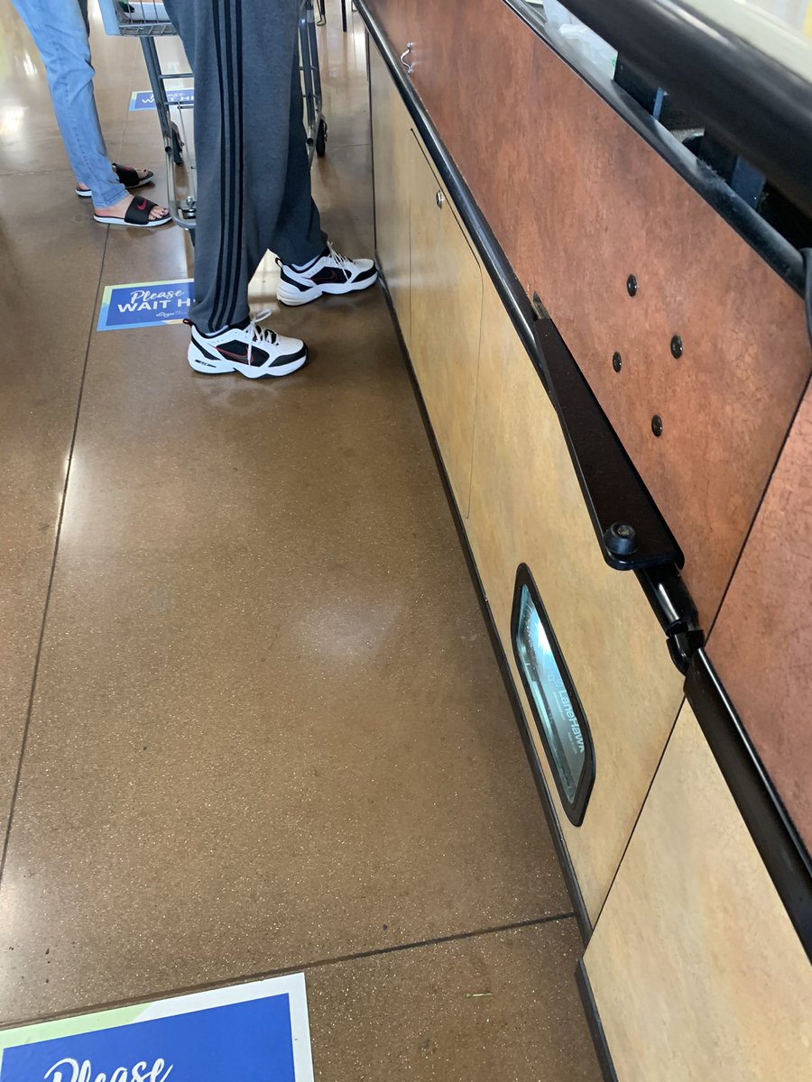 BigArmyDog's tweet photo. @DadShoes2 Dad shoes @kroger https://t.co/QToxgLHh58