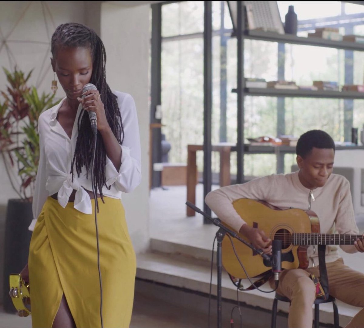 The other day, <a href="/Injonge/">Injonge</a> hit the stage dressed by Jarah🥂