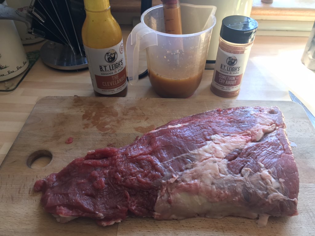 jonkelly31's tweet photo. Reppin @thisgrilllife today for my tri tip... I trimmed of the silver skin and injected it with beef stock #theclevelander sauce and #Somethintocryabout
then rubbed it with #somethinforrubbing and #hotsizzlingsteakrub smoking it over cherry and hickory chunks #sundayfunday https://t.co/b1uZtwMpGH