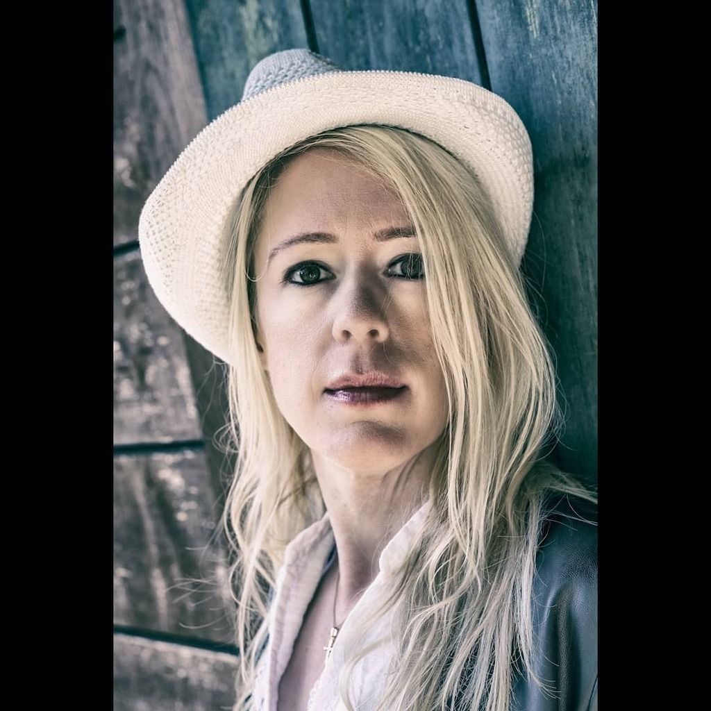 ch_foto's tweet photo. #pictureoftheday #photooftheday #photoshooting #portraitphotography #portraitmood #portrait #naturallight #blondhair #closeup #model #bettina #thankyou #photographer #photography #swissphotographer #mrfoto @fujifilm_ch #fujixt4 #fuji56mm #fujifilm_ch #sw… https://t.co/PltYzaymVI https://t.co/cUA4skfbAz