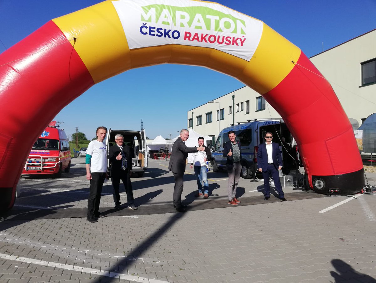 EichtingerM's tweet photo. The 1st ever #Czech-#Austrian Marathon (crossing the borders between #LowerAustria &amp; #SouthernMoravia) took place yesterday at #Mikulov. Delightful to see so many participants at this event supported by @InterregATCZ. I enjoyed a fruitful exchange with Governor @JanGrolich. https://t.co/LUTXzbcUlV