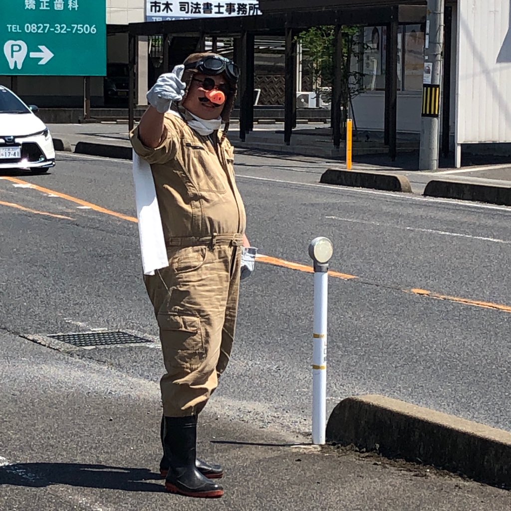 teikokuhei_tz's tweet photo. お客様にいく合間にチョコッと【勝手にまちおこし】✨
失笑でもええんや!笑顔が作れたら💖
#岩国市勝手に観光大使 #勝手にまちおこし #岩国 #iwakuni #スターウォーズ #紅の豚 #侍 #サムライ #サバゲー #samurai #通津 #ポコチャ #笑顔 #stoomtrooper #ジブリ #starwars #ポルコ #帝国兵 https://t.co/FFuU7H0GVr