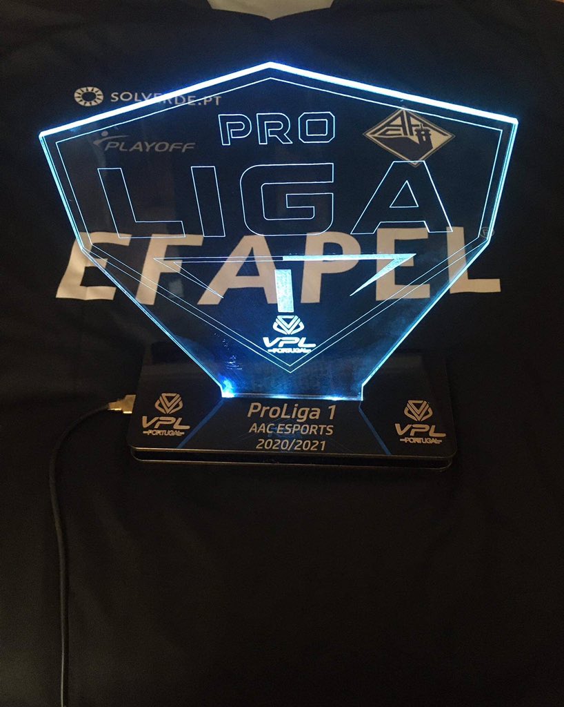 Finalmente chegou uma das 🏆🏆🏆 , um trabalho árduo com muita dedicação e empenho, um compromisso diário de todos os jogadores e equipa técnica, está época de sonho nesta modalidade deve se a este grupo excelente e dedicado...
Isto é pro clubes, isto é o meu mundo virtual🏆🎮