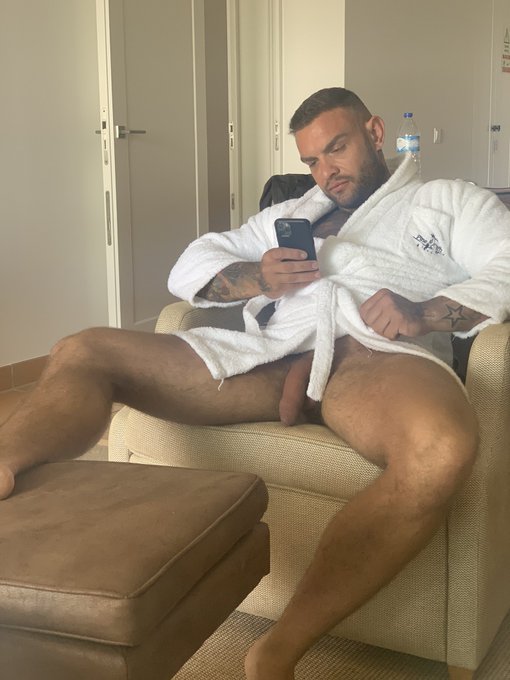 That&rsquo;s me slipping into your DM&rsquo;s 😉😈🍆💦 https://t.co/4tRhWedflM