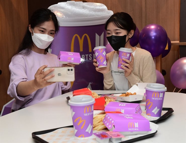 charts_k's tweet photo. For domestic endorsements only @BTS_twt is paid between 3B won ($2.69M) &amp; 5B won ($4.48M), according to an industry source. McDonalds ads target about 50 countries around the world &amp; BTS is set to receive about 10B won (~$9M USD) for participating. (via Korea Times) https://t.co/NyYJeg720D