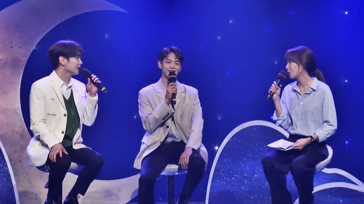 SHINeeFiveBR's tweet photo. [SCREENSHOT] 30.05.2021 - #Key e #Minho no 3rd Shiny Arts Festival da SHINY Foundation 

[Créditos: 재단법인빛이나] https://t.co/YABeC2fwml