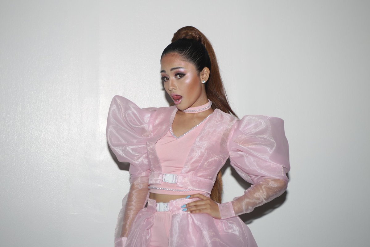 YourFacePH's tweet photo. KaFamiliars! KaFace at KaSound ba ni VIVOREE si Ariana Grande? I-comment at i-tweet na ang inyong reactions with the official hashtag #YFSFGrandWinner https://t.co/gaMvCAHbOV