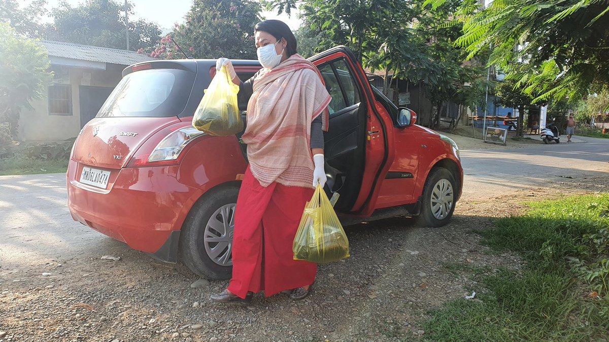 KInaochaDevi's tweet photo. Continuation program of #sebahisangathan as a part of 7years completion of #ModiGovt Distributing #FaceMask #Senitizer #fooditems at Huikap containment Zone Area.
#sevenyearsofseva
@prahladspatel @JPNadda @sambitswaraj @AjayJamwalNE https://t.co/tk2FfkjMFq