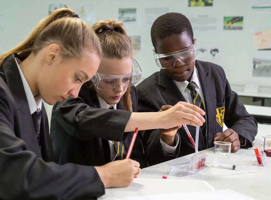 Investigate careers whilst at home in Engineering and how a Jet Engine works with the activities and interactive games for 7-11 and 12-19 yearolds.
zcu.io/tob8 
#rollsroyce #engineering #learn #online #stem #dwbl #followers